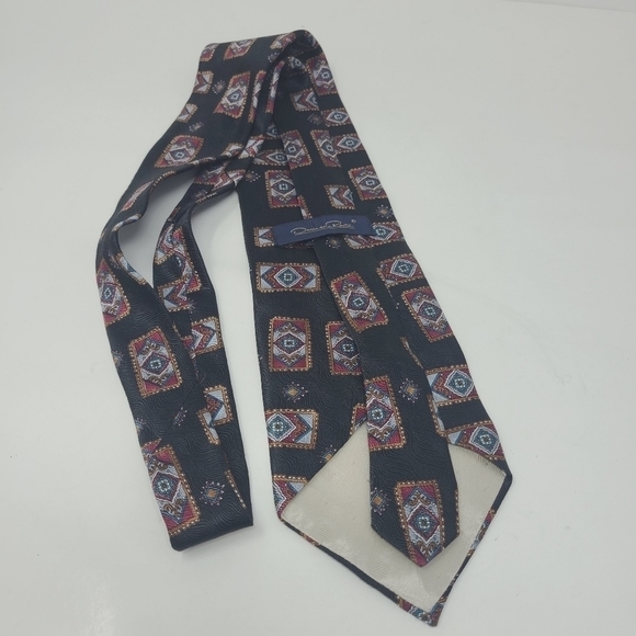 Oscar de la Renta | Black and Red Vintage Silk Rectangle Patterned Tie - Picture 6 of 10